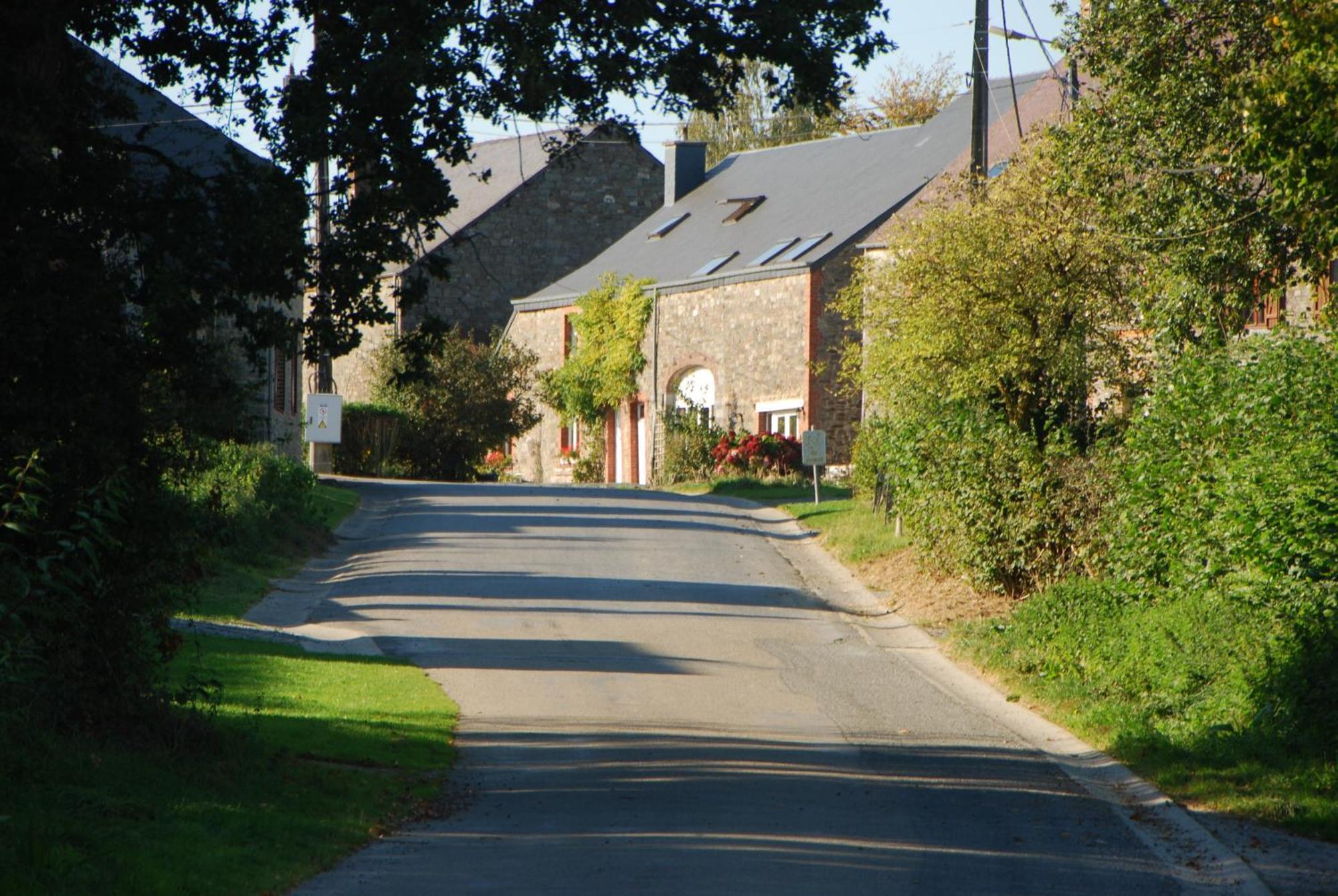B&B Les Trois Voisins Bourseigne-Vieille Exterior photo